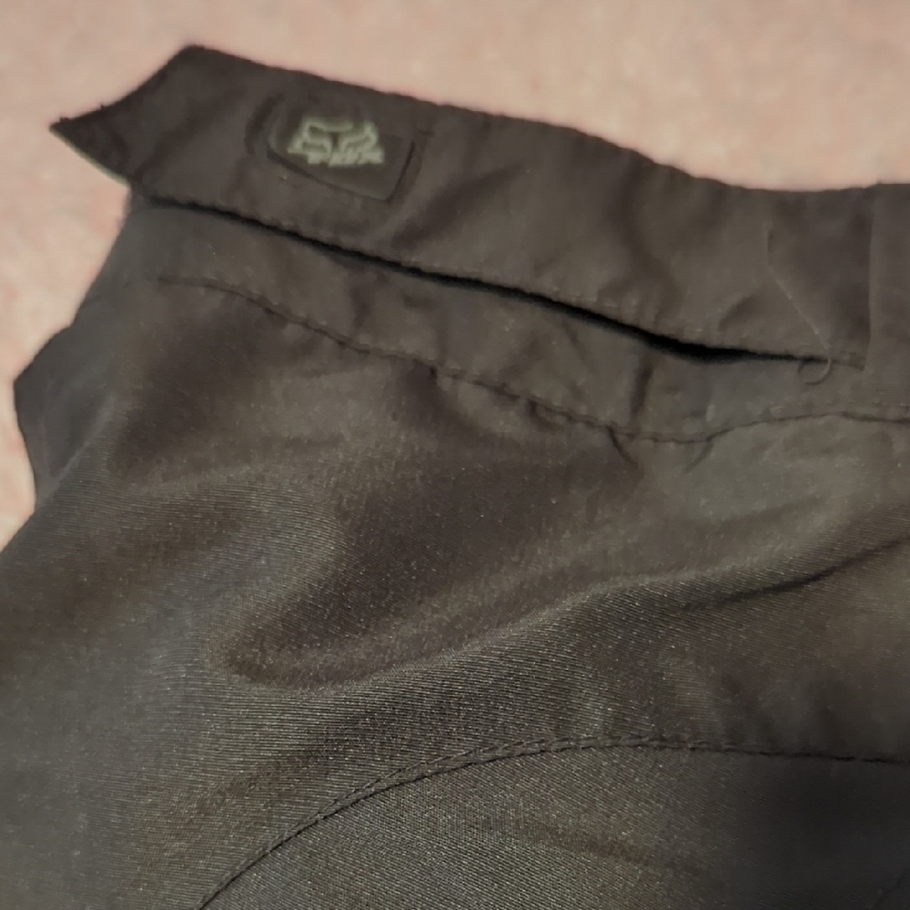 Fox Black Cargo Riders Shorts with Relaxed Fit - Picture 9 of 10